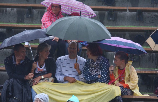 Jonavos gimtadienį plovęs lietus šventinės nuotaikos nesugadino