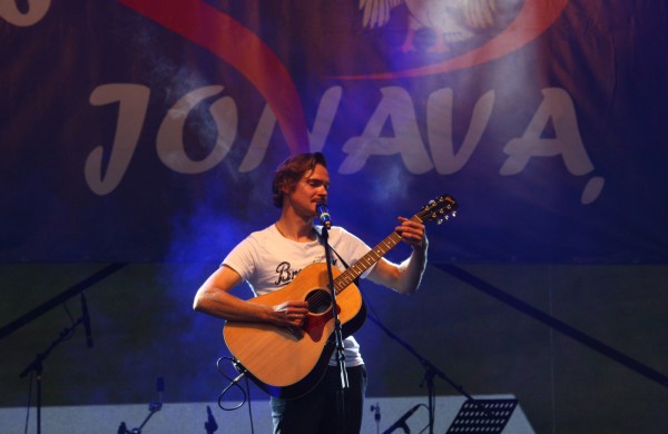 Jonavos gimtadienį plovęs lietus šventinės nuotaikos nesugadino