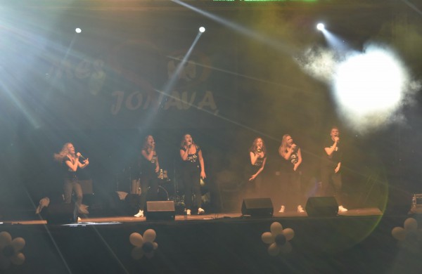 Jonavos gimtadienį plovęs lietus šventinės nuotaikos nesugadino