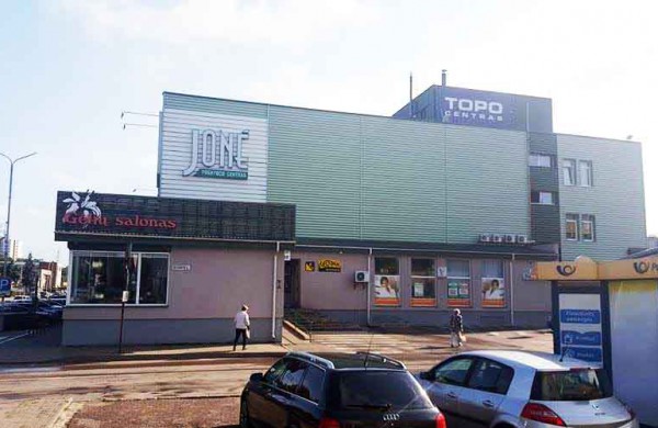 Vienas didžiausių prekybos centrų Jonavoje – be lifto