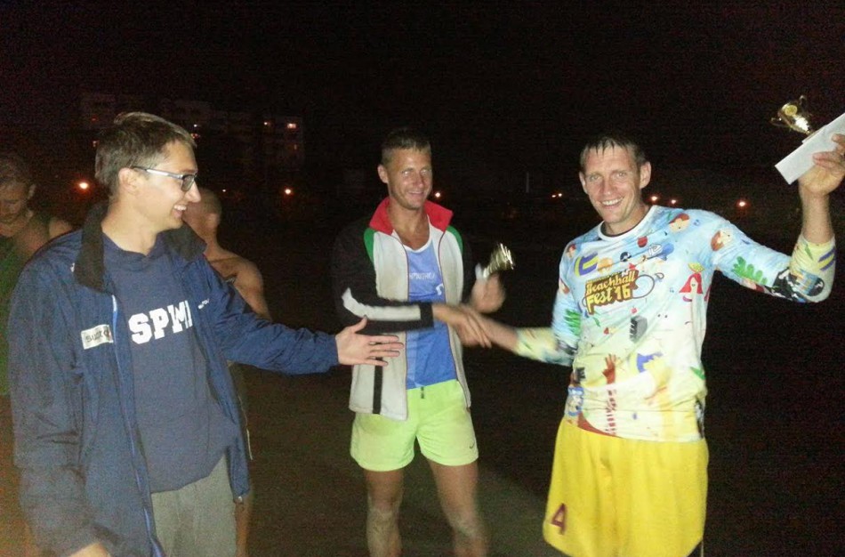 Miesto šventės metu vykęs mėgėjų paplūdimio tinklinio turnyras baigėsi gilioje tamsoje