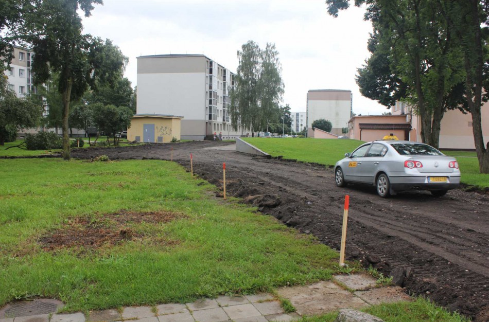 Tvarkomas įvažiavimas į „Svetainės“ kiemą