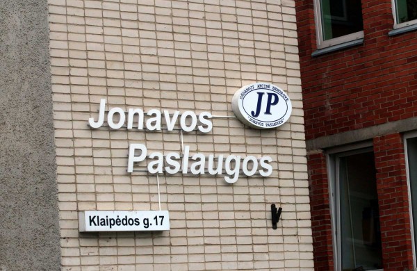 Parduodamas bendrovės „Jonavos paslaugos“ pastatas ir buvęs karinis komisariatas