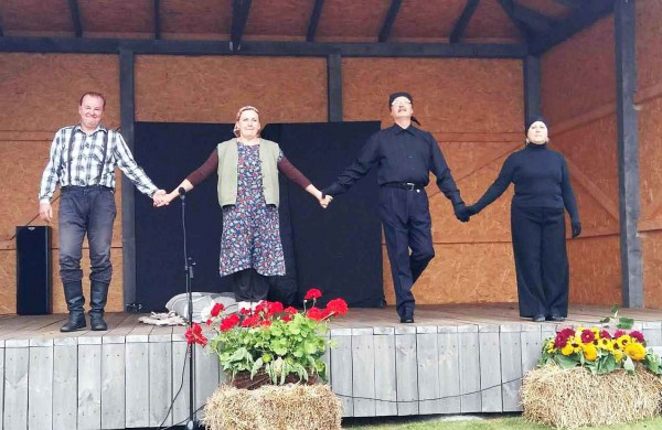 Rugpjūčiu Jonavos teatro gastrolių vasara nesibaigia