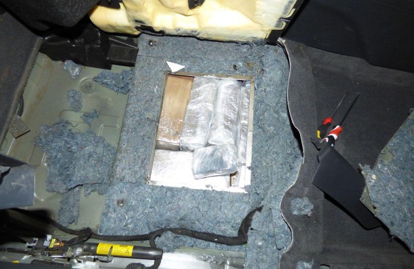 Dviems jonaviečiams – įtariamai dėl stambaus masto narkotikų kontrabandos