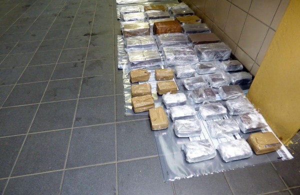 Dviems jonaviečiams – įtariamai dėl stambaus masto narkotikų kontrabandos