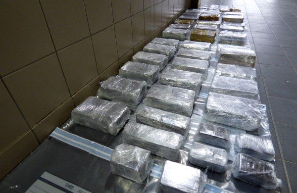 Dviems jonaviečiams – įtariamai dėl stambaus masto narkotikų kontrabandos