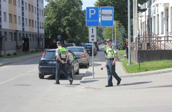 Baudė vairuotojus, sukančius į Klaipėdos gatvę