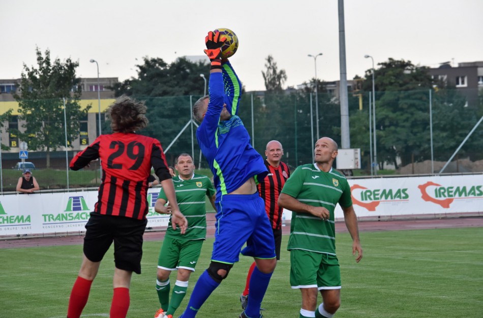 Su „Prelegentais“ Jonavos senjorai pasidalino po tašką