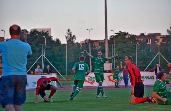 Su „Prelegentais“ Jonavos senjorai pasidalino po tašką