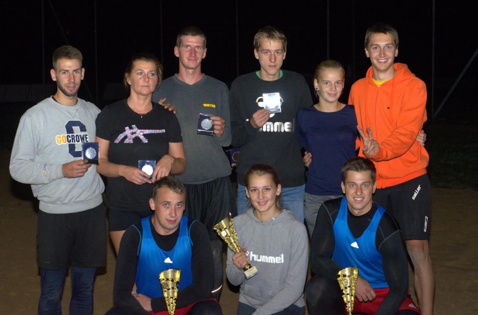 Tęsiamos gražios tradicijos: savaitgalį įvyko naktinis paplūdimio tinklinio turnyras