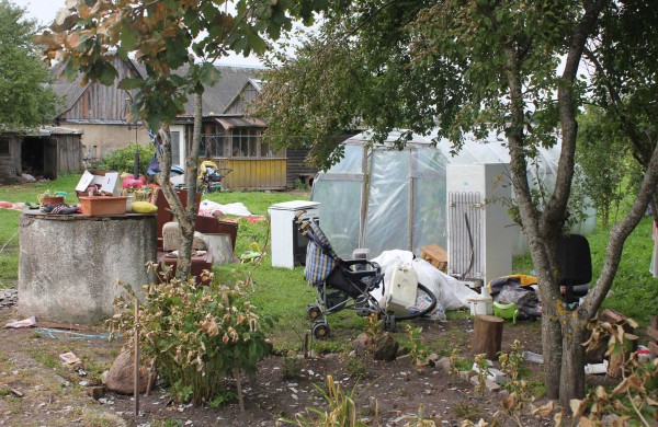 Po gaisro be pastogės likusios šeimos ateitis – neaiški