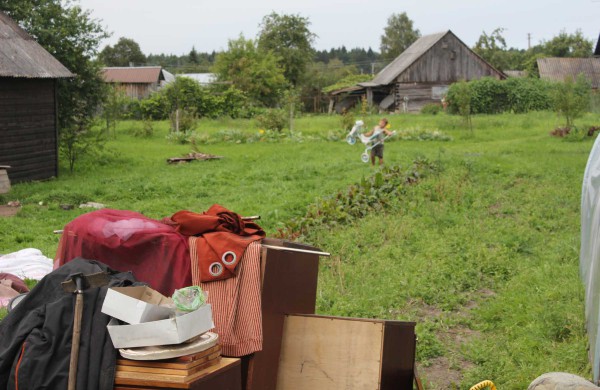 Po gaisro be pastogės likusios šeimos ateitis – neaiški