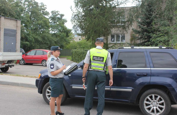 Prie prekybos centro „Norfa“ – policijos reidas