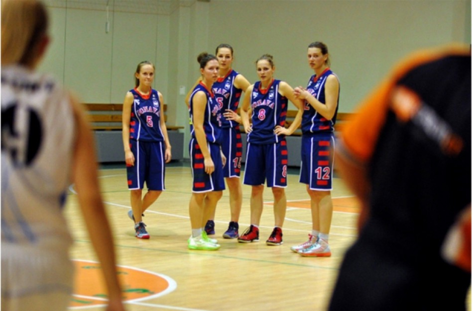 Triuškinančia pergale sezoną pradėjo Jonavos krepšininkės