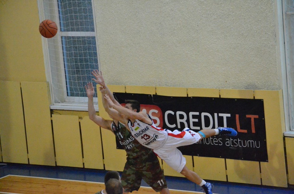 Po šešių pergalių iš eilės, kluptelėjimas namuose