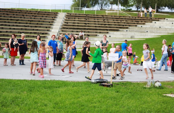 Joninių slėnyje – vaikų ir tėvų susibūrimas