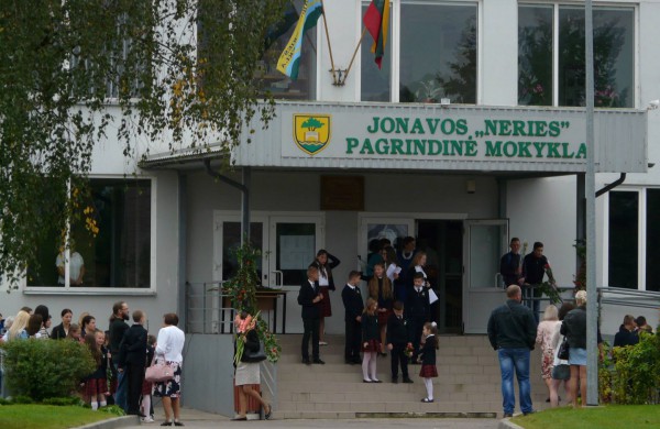 Jonavos mokyklos pasitiko Rugsėjo 1-ąją