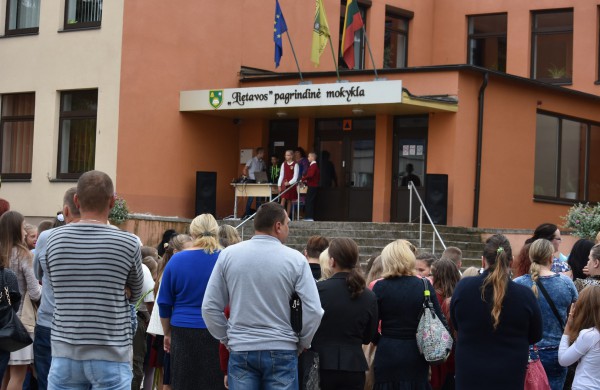 Jonavos mokyklos pasitiko Rugsėjo 1-ąją