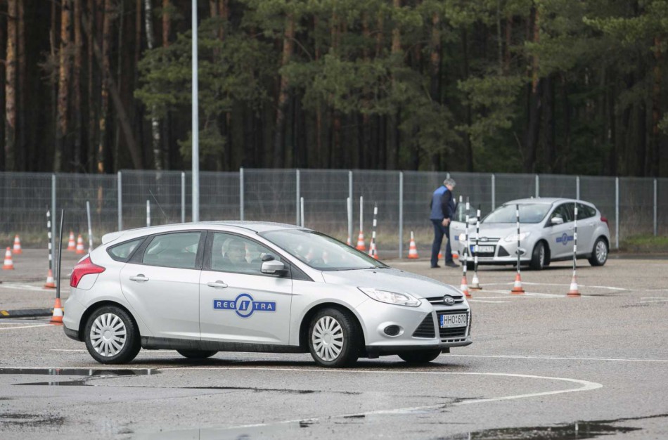 „Regitroje“ sugautas išmania įranga neteisėtai naudojęsis vairavimo mokytojas
