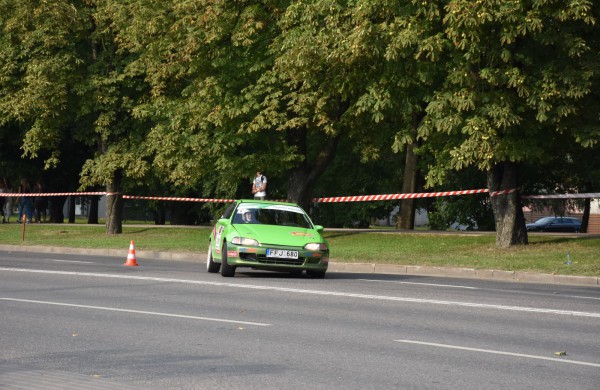 Ralio „Aplink Lietuvą“ dalyviai užsuko ir į Jonavą