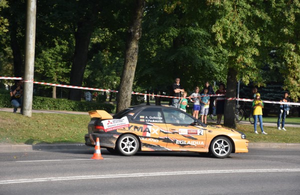 Ralio „Aplink Lietuvą“ dalyviai užsuko ir į Jonavą