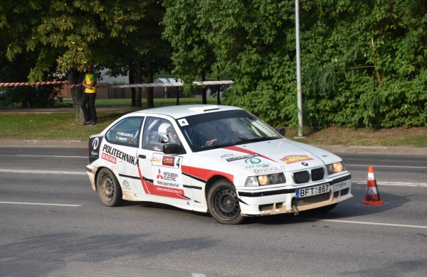 Ralio „Aplink Lietuvą“ dalyviai užsuko ir į Jonavą