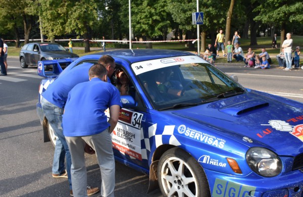 Ralio „Aplink Lietuvą“ dalyviai užsuko ir į Jonavą