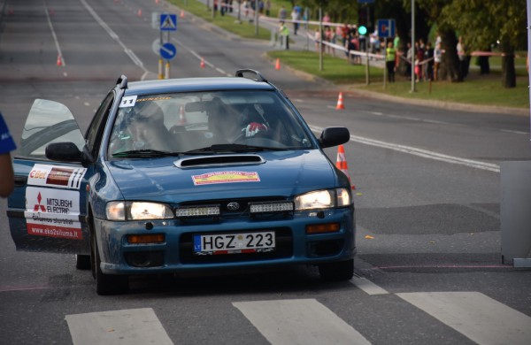 Ralio „Aplink Lietuvą“ dalyviai užsuko ir į Jonavą