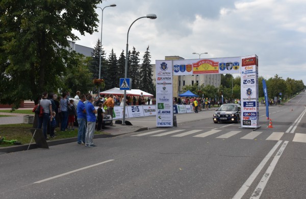 Ralio „Aplink Lietuvą“ dalyviai užsuko ir į Jonavą