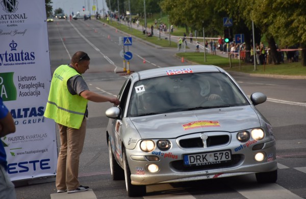 Ralio „Aplink Lietuvą“ dalyviai užsuko ir į Jonavą