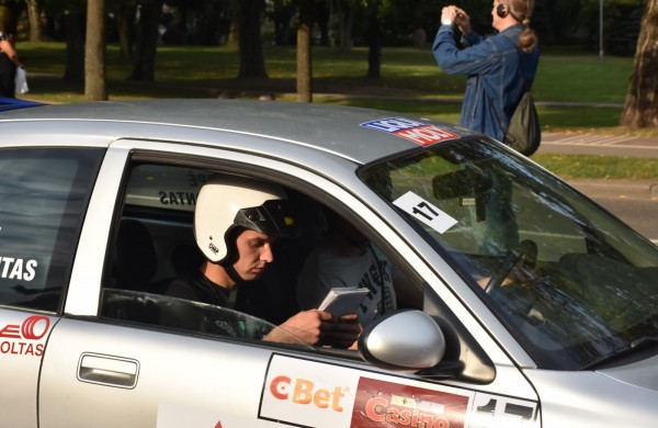 Ralio „Aplink Lietuvą“ dalyviai užsuko ir į Jonavą