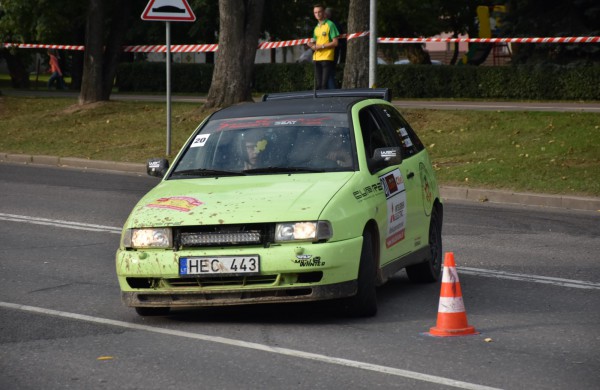 Ralio „Aplink Lietuvą“ dalyviai užsuko ir į Jonavą