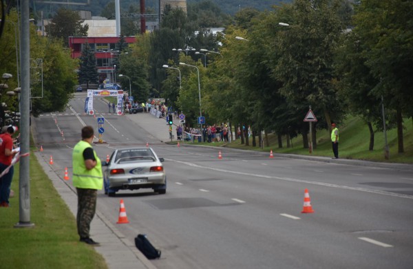 Ralio „Aplink Lietuvą“ dalyviai užsuko ir į Jonavą