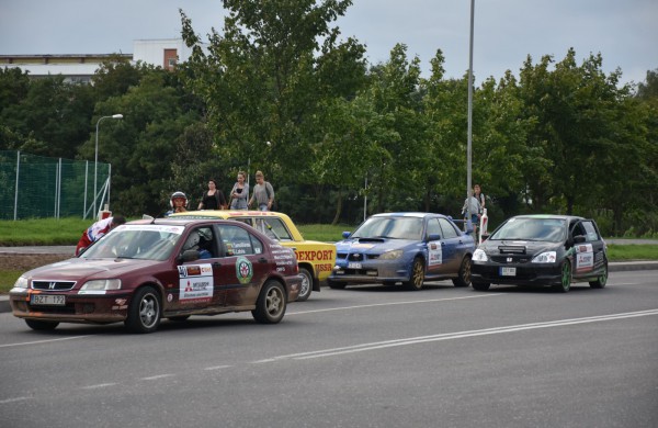 Ralio „Aplink Lietuvą“ dalyviai užsuko ir į Jonavą