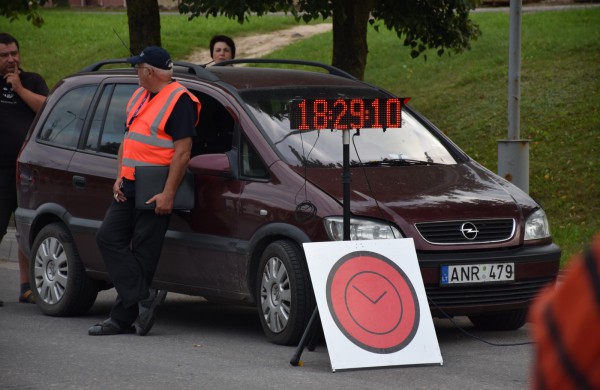 Ralio „Aplink Lietuvą“ dalyviai užsuko ir į Jonavą