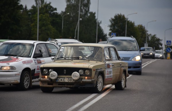 Ralio „Aplink Lietuvą“ dalyviai užsuko ir į Jonavą