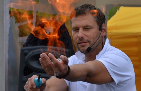 Prie akcijos „Už saugią Lietuvą“ Jonavoje prisijungė Martynas Starkus ir Simona Bandita