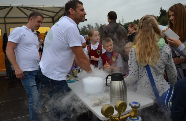 Prie akcijos „Už saugią Lietuvą“ Jonavoje prisijungė Martynas Starkus ir Simona Bandita