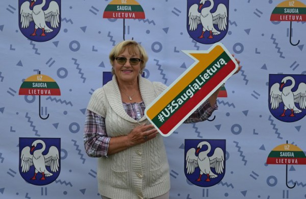 Prie akcijos „Už saugią Lietuvą“ Jonavoje prisijungė Martynas Starkus ir Simona Bandita