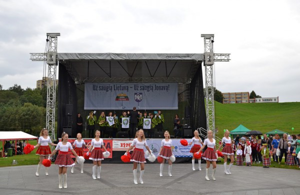 Prie akcijos „Už saugią Lietuvą“ Jonavoje prisijungė Martynas Starkus ir Simona Bandita