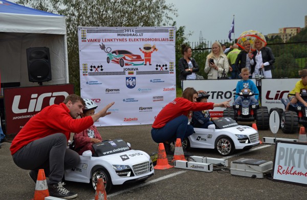 Prie akcijos „Už saugią Lietuvą“ Jonavoje prisijungė Martynas Starkus ir Simona Bandita