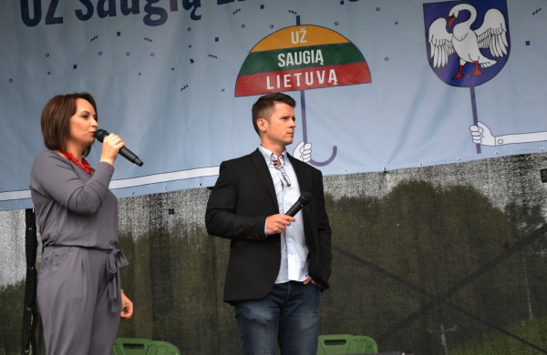 Prie akcijos „Už saugią Lietuvą“ Jonavoje prisijungė Martynas Starkus ir Simona Bandita