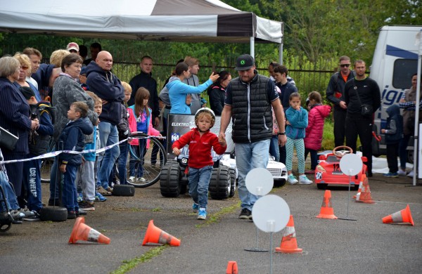 Prie akcijos „Už saugią Lietuvą“ Jonavoje prisijungė Martynas Starkus ir Simona Bandita