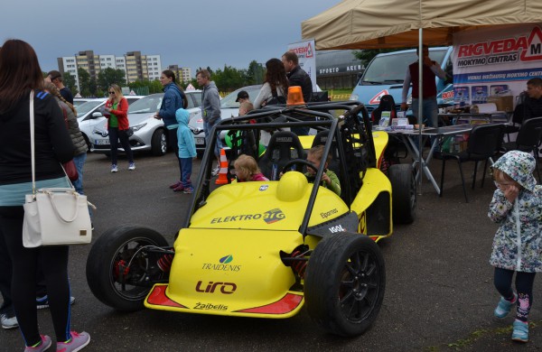 Prie akcijos „Už saugią Lietuvą“ Jonavoje prisijungė Martynas Starkus ir Simona Bandita