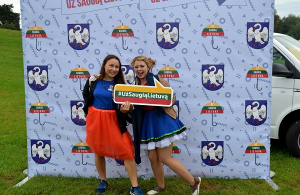 Prie akcijos „Už saugią Lietuvą“ Jonavoje prisijungė Martynas Starkus ir Simona Bandita