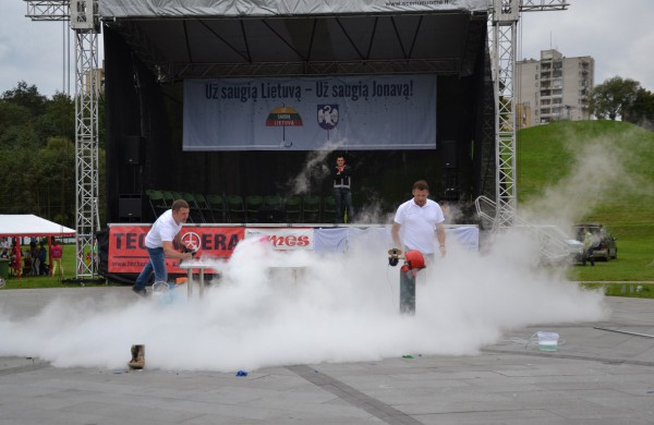 Prie akcijos „Už saugią Lietuvą“ Jonavoje prisijungė Martynas Starkus ir Simona Bandita
