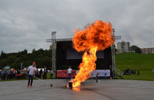 Prie akcijos „Už saugią Lietuvą“ Jonavoje prisijungė Martynas Starkus ir Simona Bandita