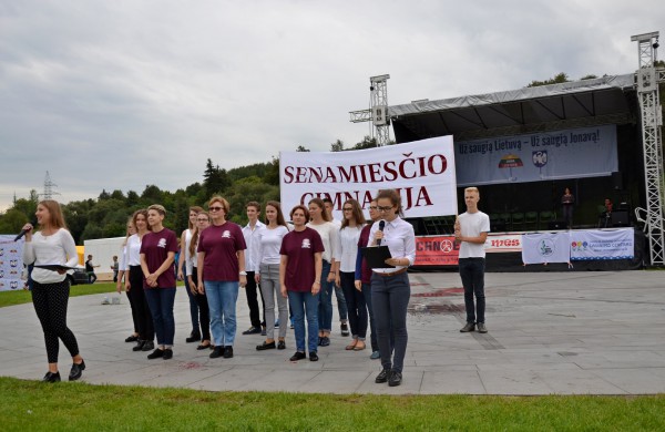 Prie akcijos „Už saugią Lietuvą“ Jonavoje prisijungė Martynas Starkus ir Simona Bandita