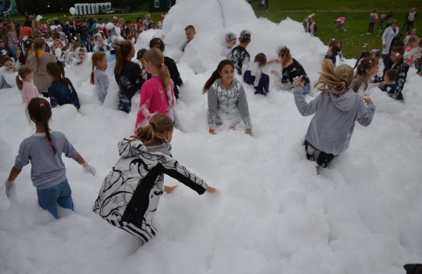 Prie akcijos „Už saugią Lietuvą“ Jonavoje prisijungė Martynas Starkus ir Simona Bandita